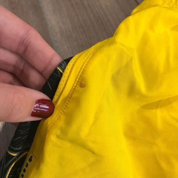 Nike LiveStrong Yellow Athletic Workout Shorts Women Medium Bin E-48 - Picture 5 of 5